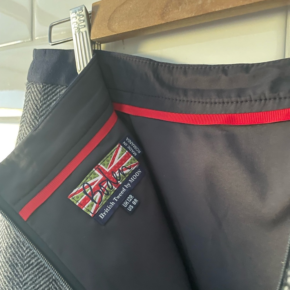 Classic Navy and White Lined BritishTweed Skirt - Picture 4 of 4